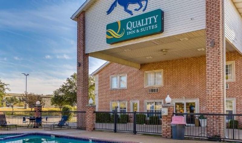 Quality Inn & Suites Fort Worth Buitenkant foto